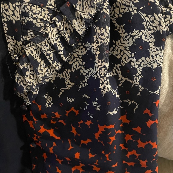 Gorgeous Tory Burch silk top short sleeve - Picture 5 of 8